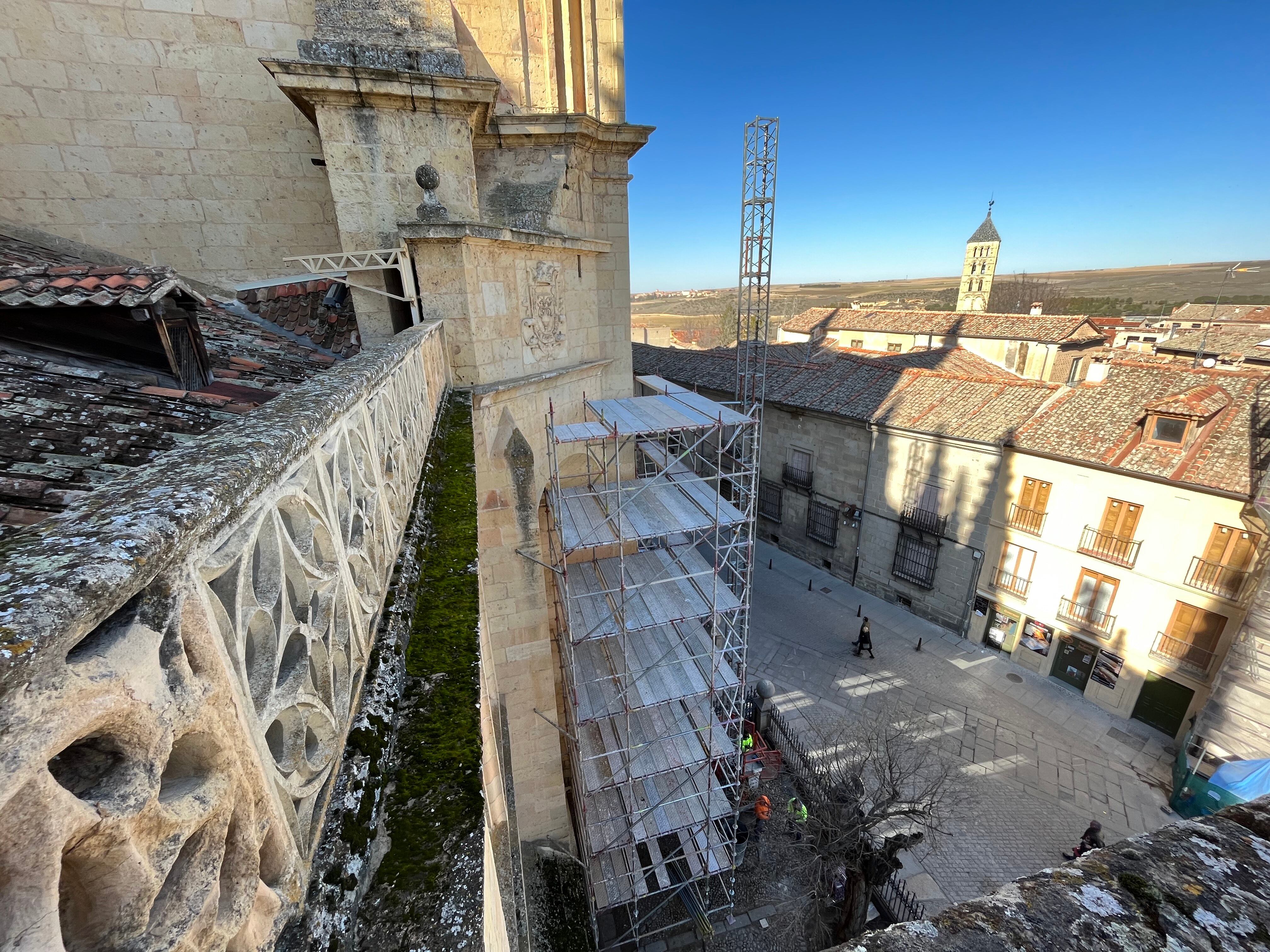 Comienza la restauración de la cubierta de la girola y el crucero norte de la Catedral de Segovia