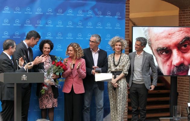 Homenaje en la FEMP con Irene, viuda de Tomás, y sus tres hijos