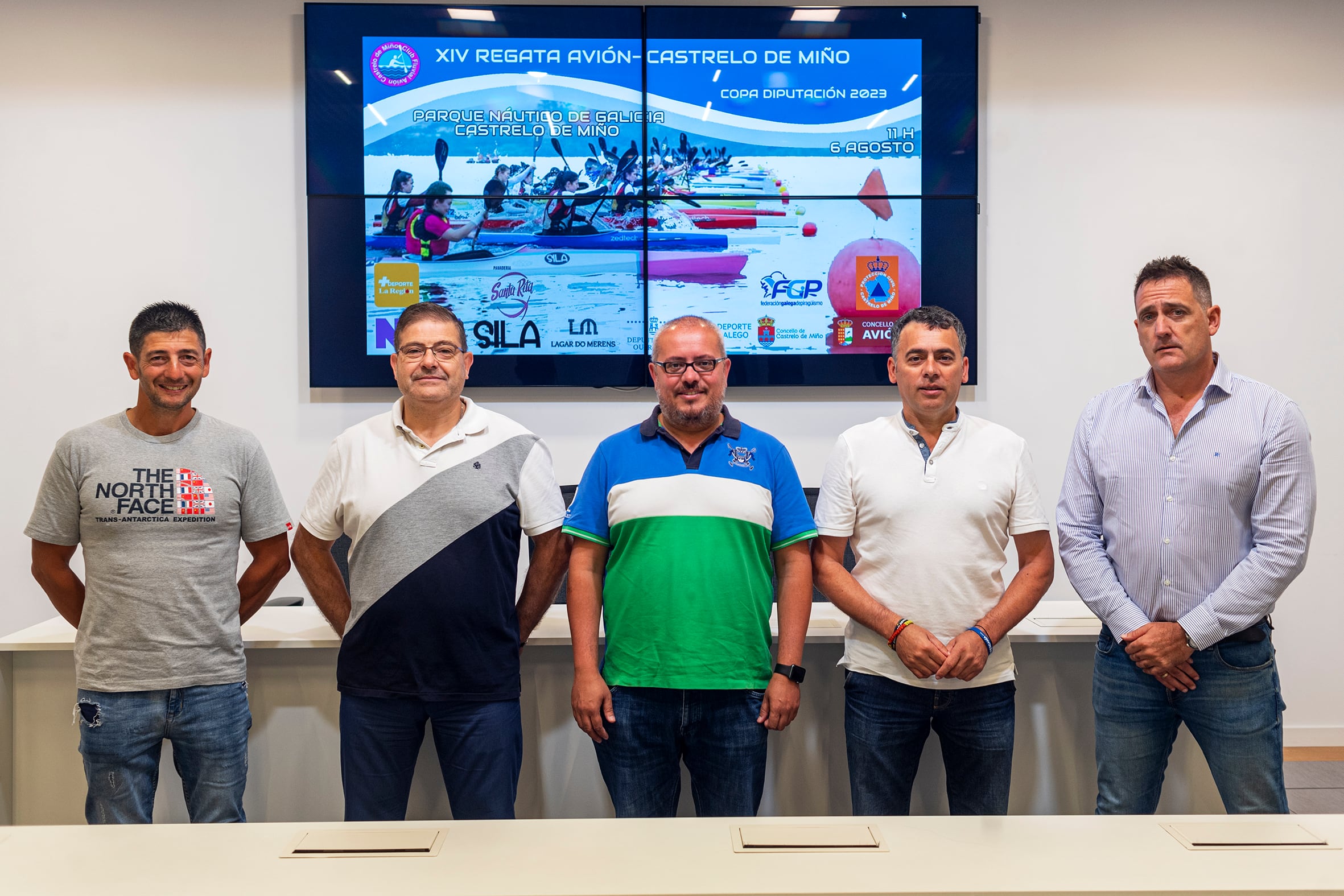 Presentación da XIV Regata Avión-Castrelo de Miño &quot;Copa Deputacion de Remo&quot; no parque náutico de Galicia en Castrelo de Miño. Asisiten César Fernández Gil (Vicepresidenta da Deputación Ourense), Avelino Pazos Pérez (Alcalde de Castrelo de Miño), Manuel Pérez González (Xefe Territorial de deportes da Xunta en Ourense), José Manuel Fernández Ortega (Delegado da federadicón galega de Remo en Ourense) e Pedro Andrés García (Presidenta do Clube Fluvial Avión-Castrelo de Miño).