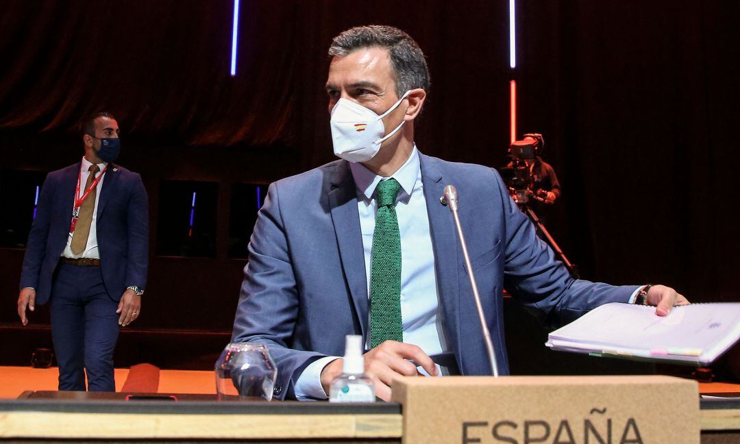 El presidente del Gobierno, Pedro Sánchez, participa en la cumbre de Oporto con los líderes europeos.