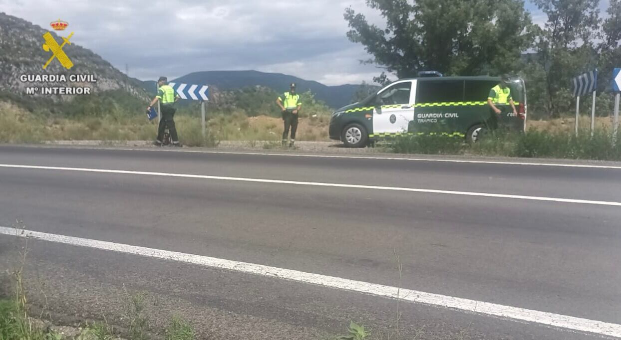 Agentes de la Guardia Civil en el lugar del accidente. Foto: Guardia Civil