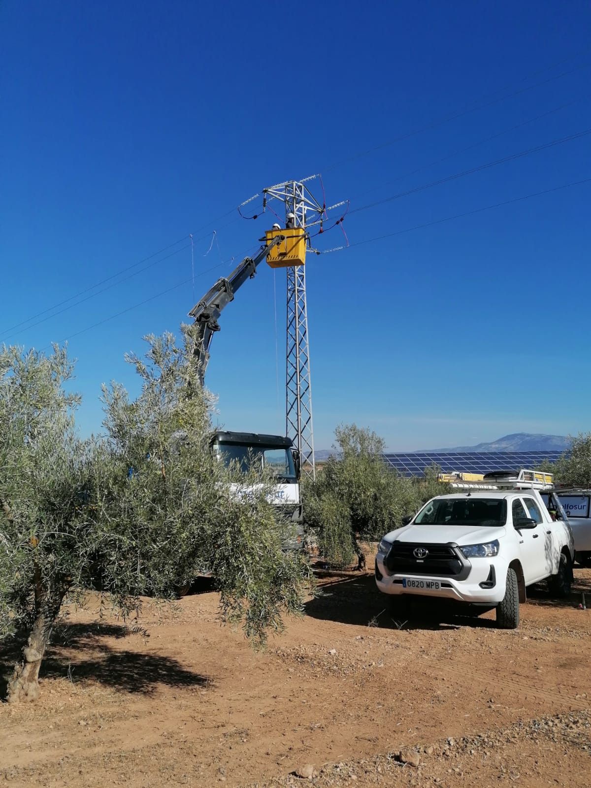 Nueva línea de media tensión en Salar (Granada)