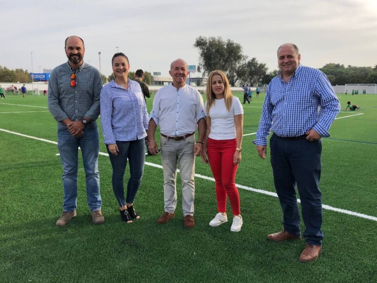 El Antonio Gavira ya disfruta del césped artificial