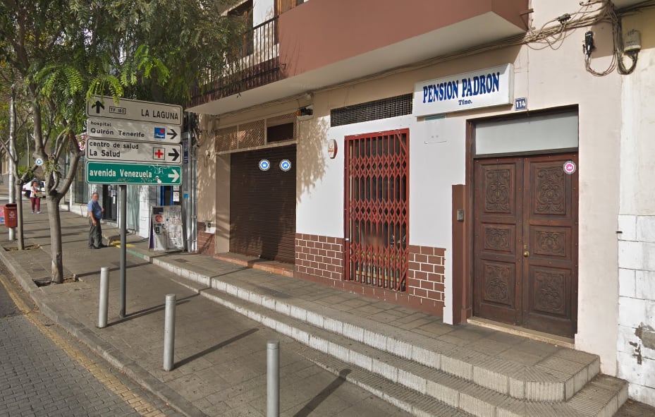 Pensión Padrón, ubicada en la Avenida de las Islas Canarias en Santa Cruz de Tenerife