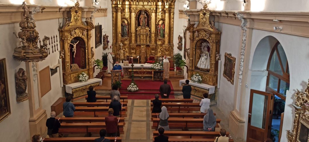 Celebración de la misa en la parroquia de Santo Tomás