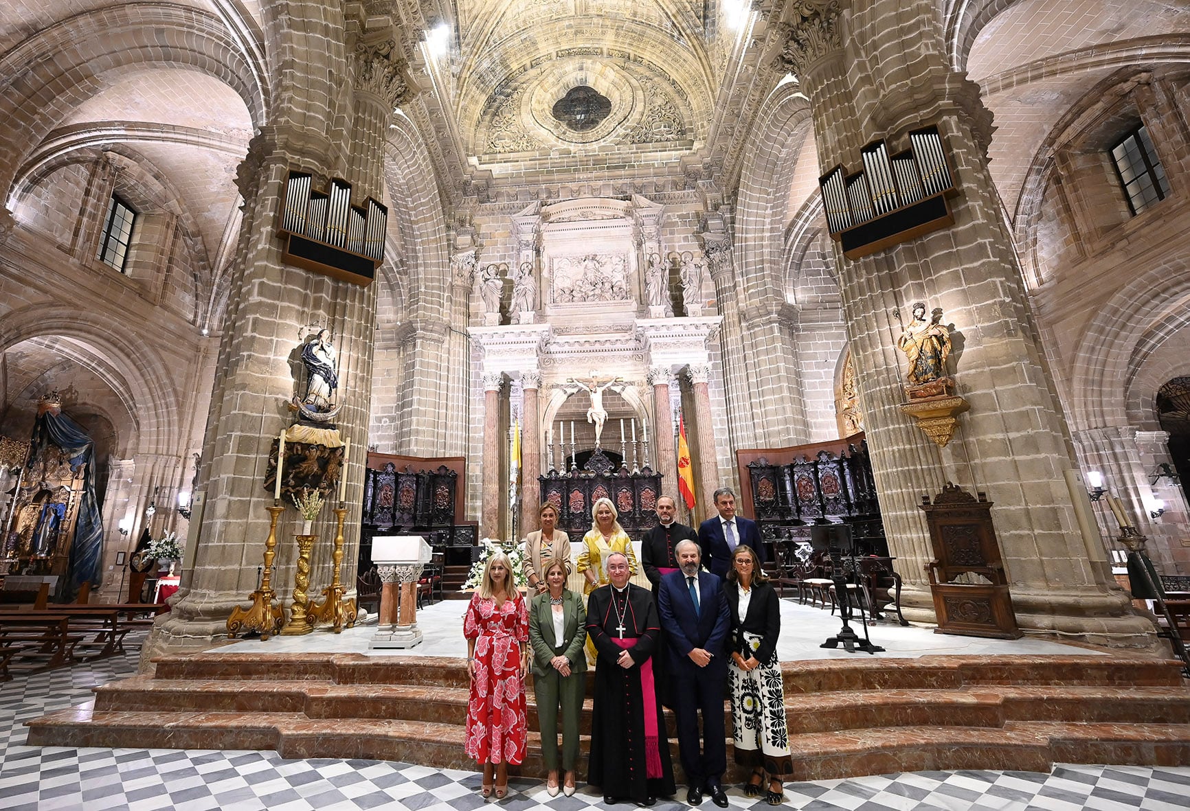 Autoridades presentes en el estreno de la nueva iluminación artística en la Catedral de Jerez