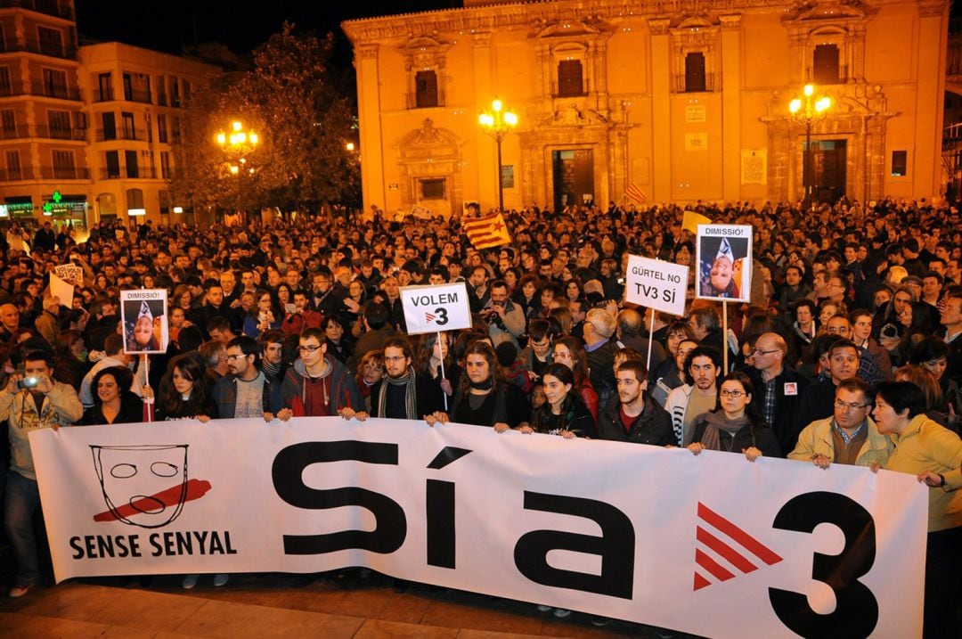 Manifestación para exigir la reapertura de TV3 en la Comunitat