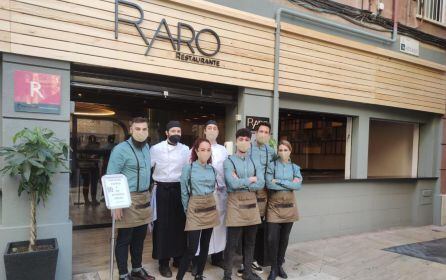 Equipo al completo del restaurante Raro (Murcia)