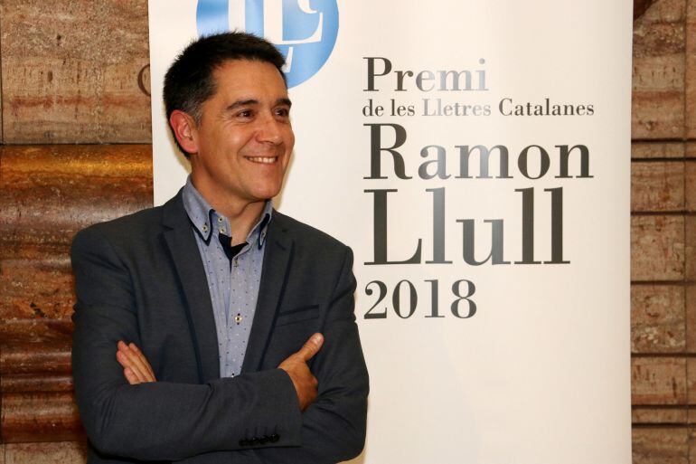 El periodista y escritor Martí Gironell, ganador del Premio Ramon Llull con la novela &#039;La força d’un destí’ (La fuerza de un destino)