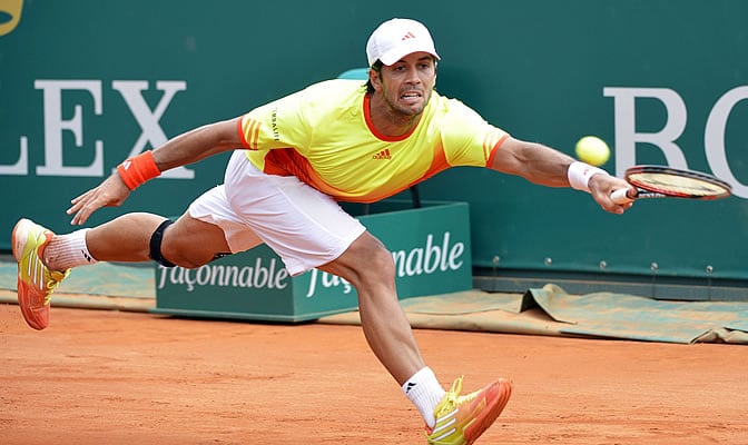 Verdasco devuelve una pelota en Montecarlo