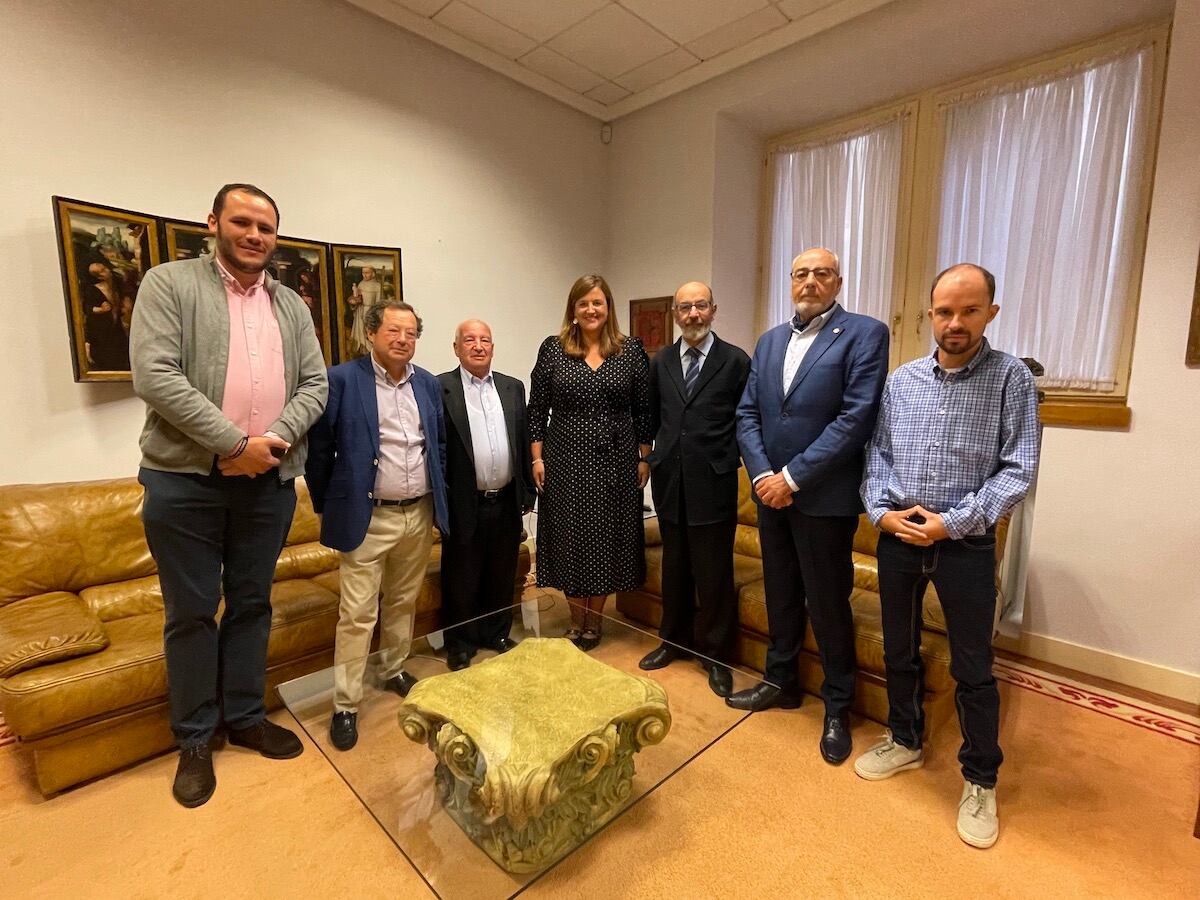 El Ayuntamiento de Segovia otorga la Medalla de Bronce de la ciudad a la Cofradía del Cristo de los Gascones