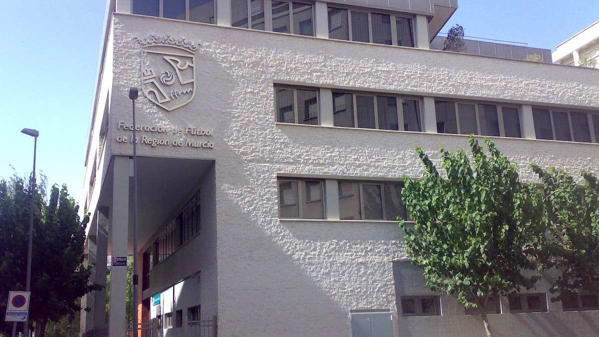 Clausura de las instalaciones y sanciones de 2 a 5 años a un equipo cadete de fútbol sala por agredir a un árbitro