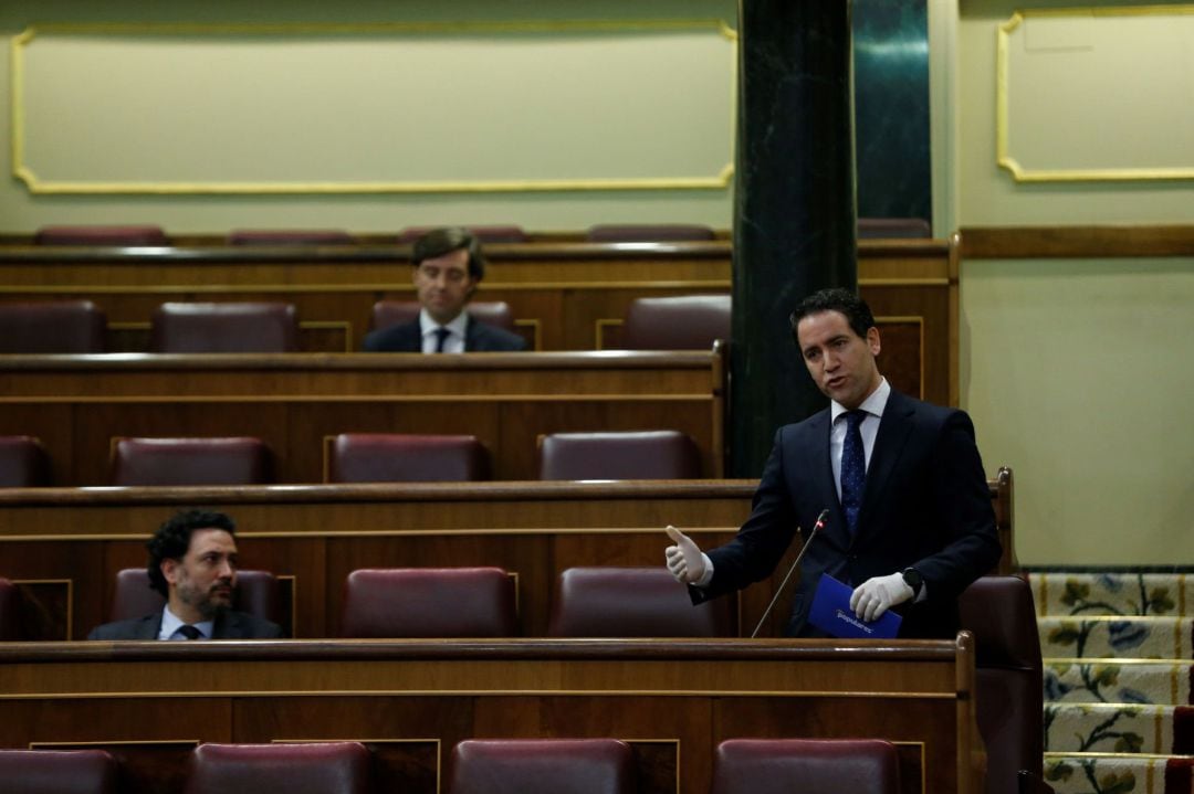 El diputado del PP Teodoro García Egea, interviniendo en la sesión de control al Ejecutivo celebrada este miércoles en el Congreso