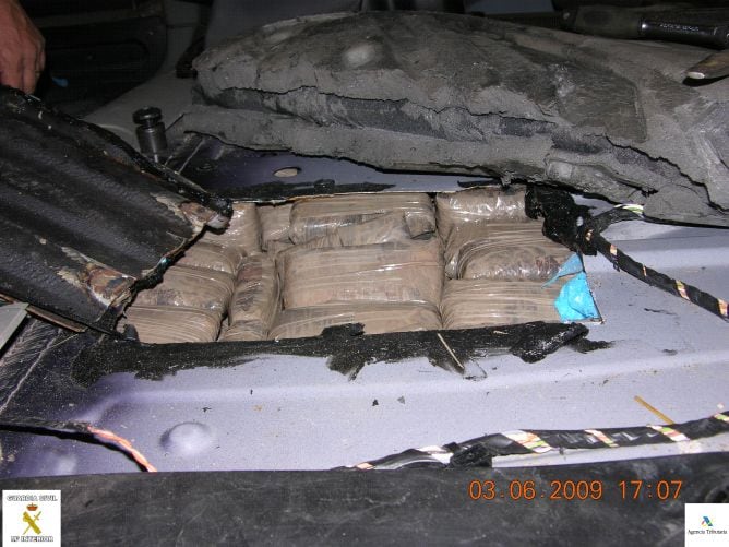 Los compañeros tuvieron que detener al guardia civil tras descubrirse los 128 kilos de polen de hachís que llevaba en un doble fondo de su furgoneta