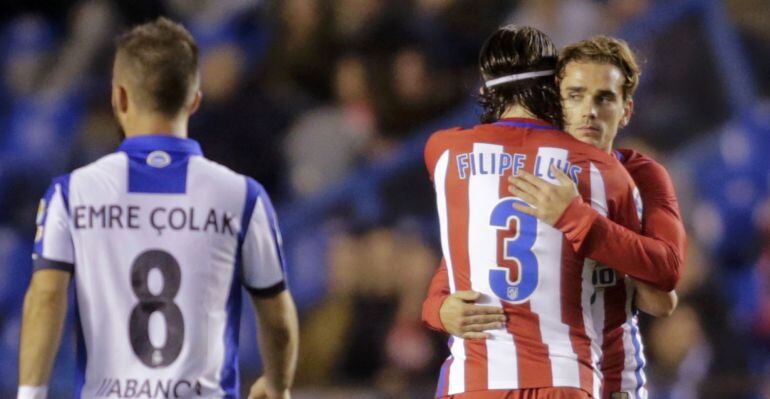 Griezmann y Filipe se abrazan tras el gol del francés