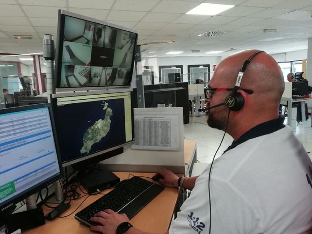 Uno de los operadores del 112 Canarias.
