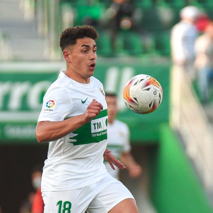 El jugador del Elche Ezequiel Ponce en una acción del partido ante la Real