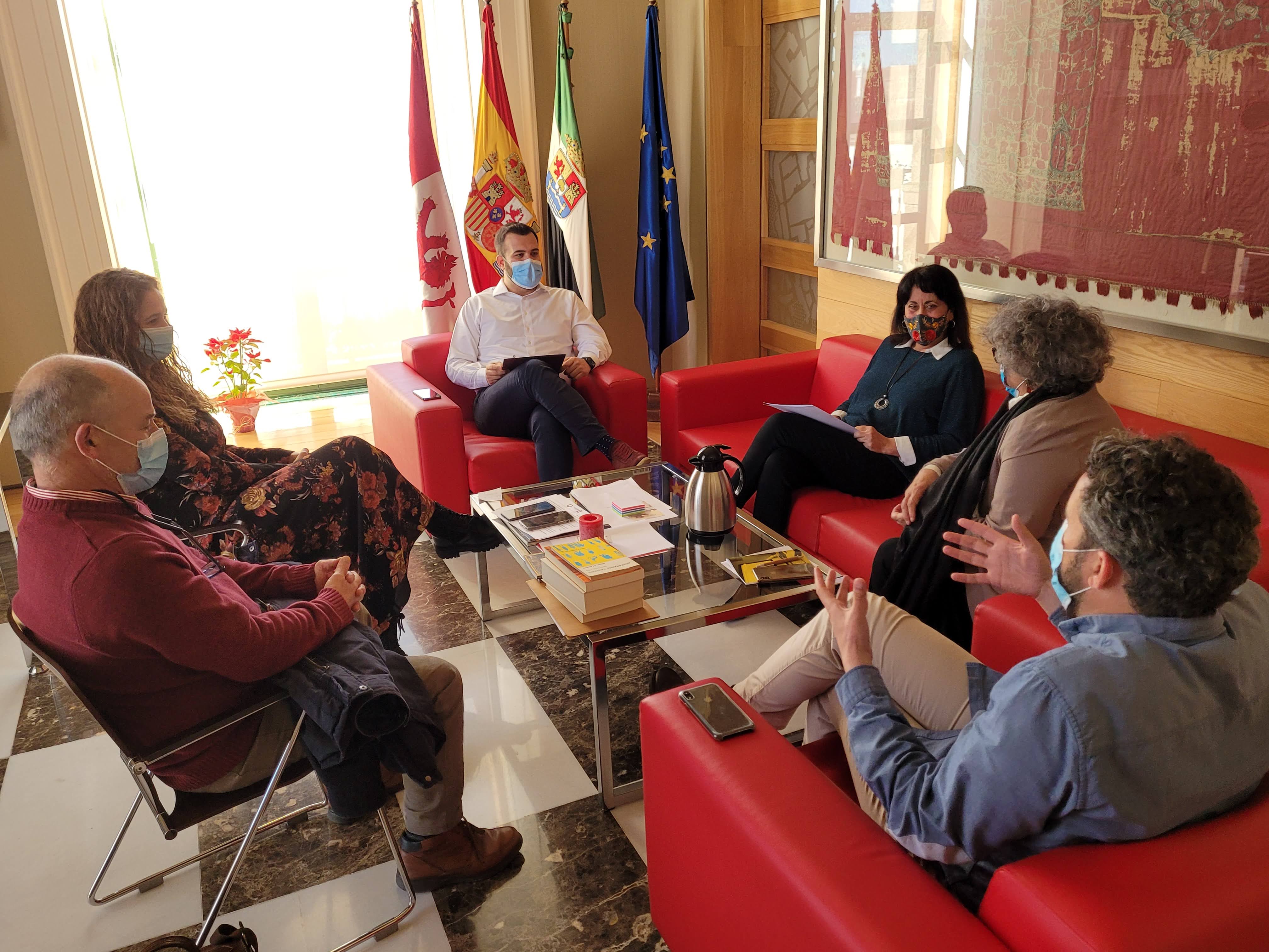 Reunión para la negociación de los presupuestos municipales de Cáceres