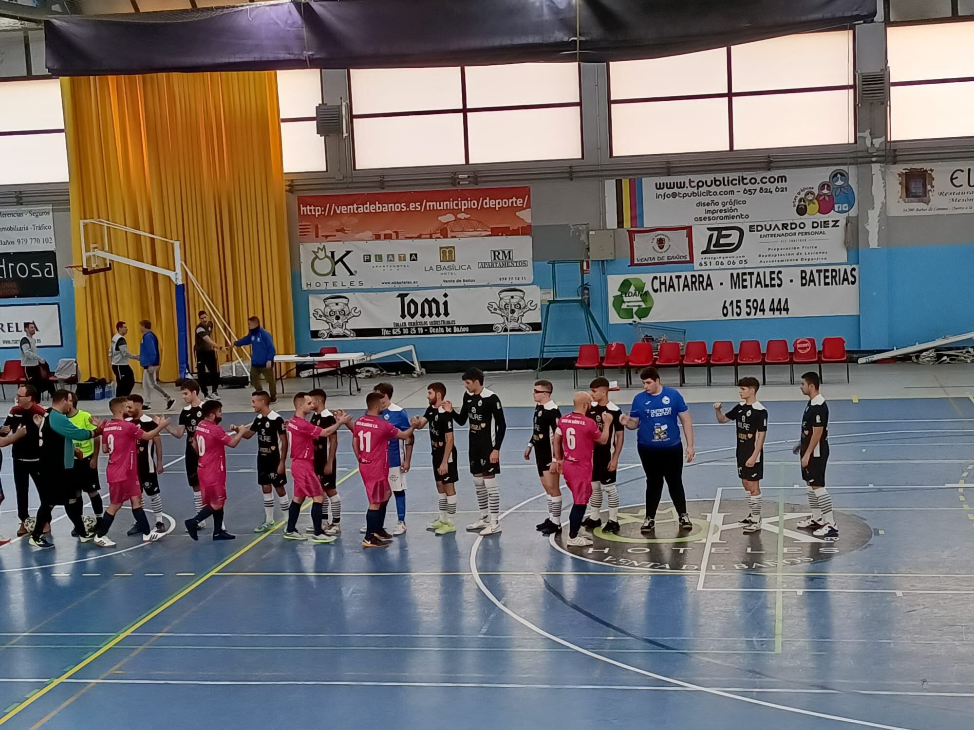 Inicio del partido entre el River Zamora y el Venta de Baños