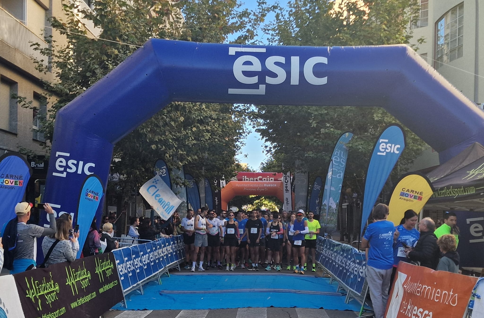 Salida de la carrera ESIC junto a la plaza Navarra