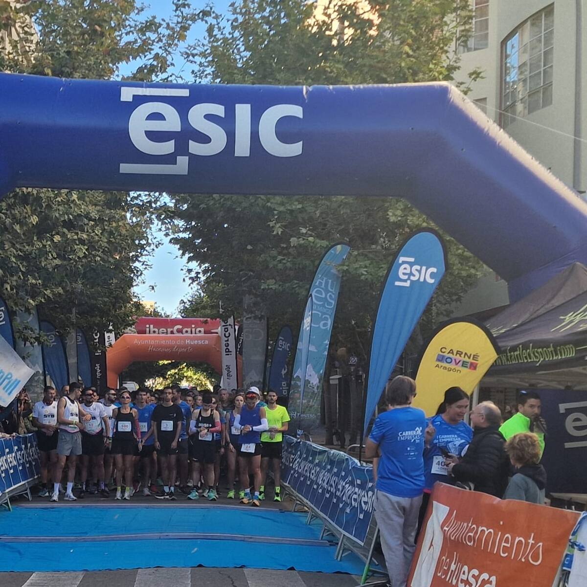 Éxito de la primera Carrera de Empresas ESIC, con 250 corredores por las calles de Huesca