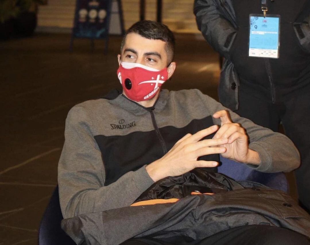 El jugador franquicia del Lenovo Tenerife, Gio Shermadini, se ha visto obligado a pasar la noche en el sofá de un aeropuerto ruso por prohibírsele su entrada al país