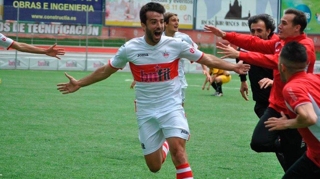 Fer Ruiz celebra un gol.