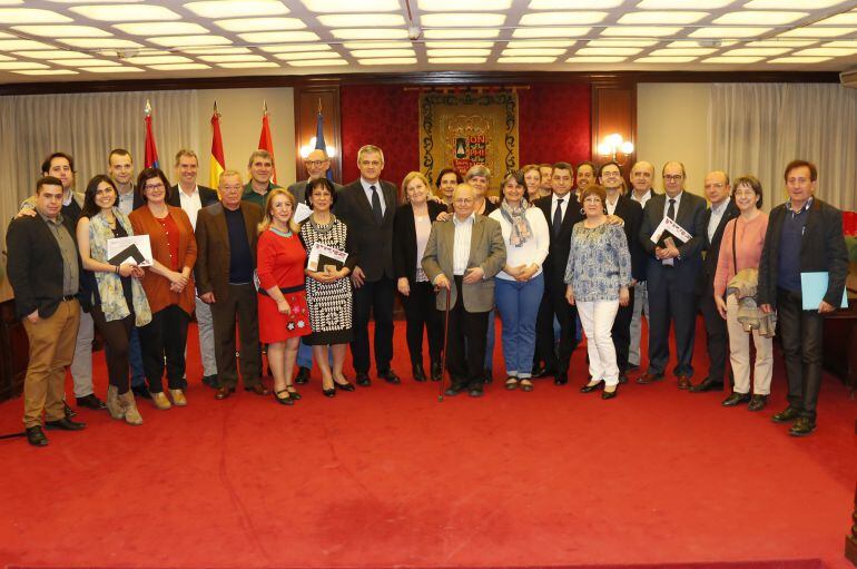 Foto de familia de los IV Premios Mostoleños