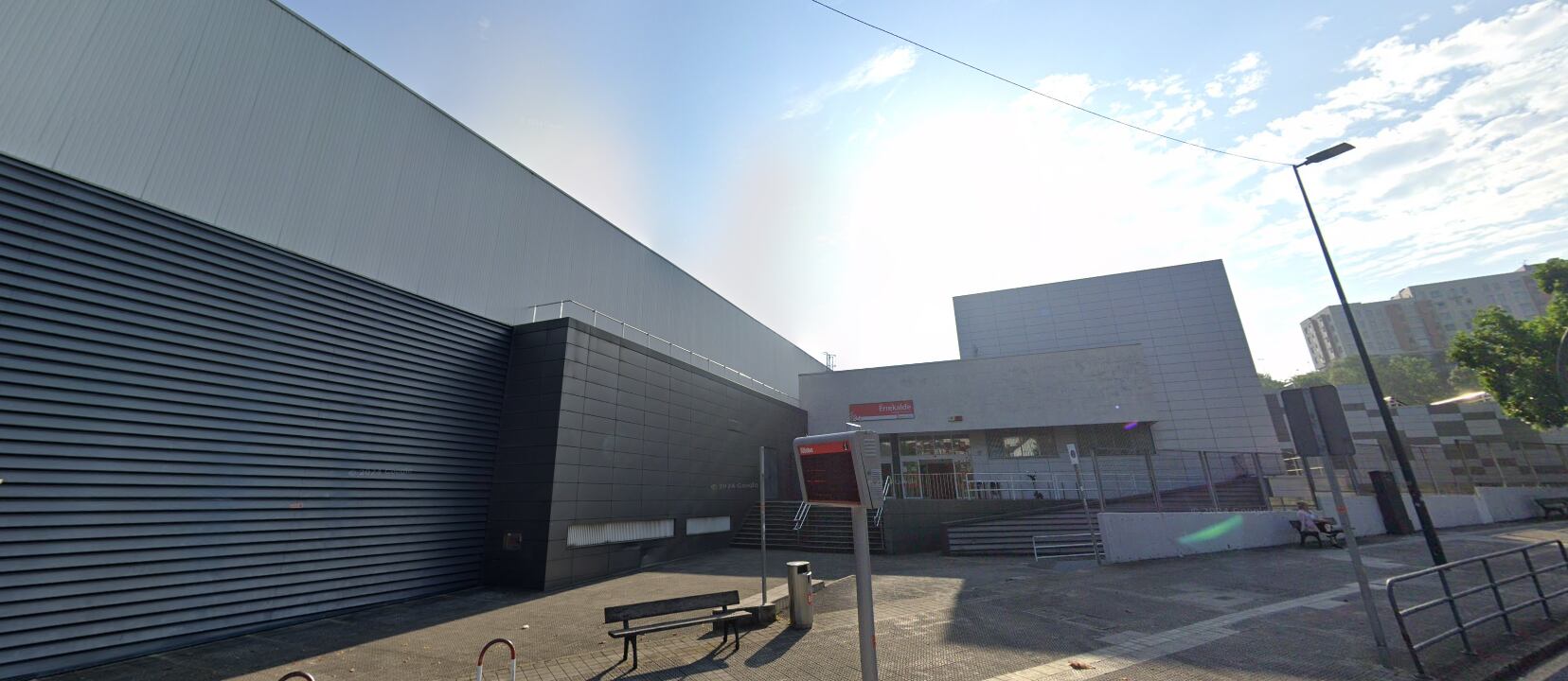 Imagen del exterior del polideportivo de Rekalde
