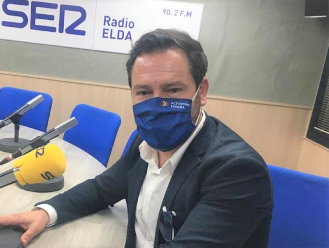 Fran Múñoz, portavoz del PP, en el estudio de Radio Elda SER