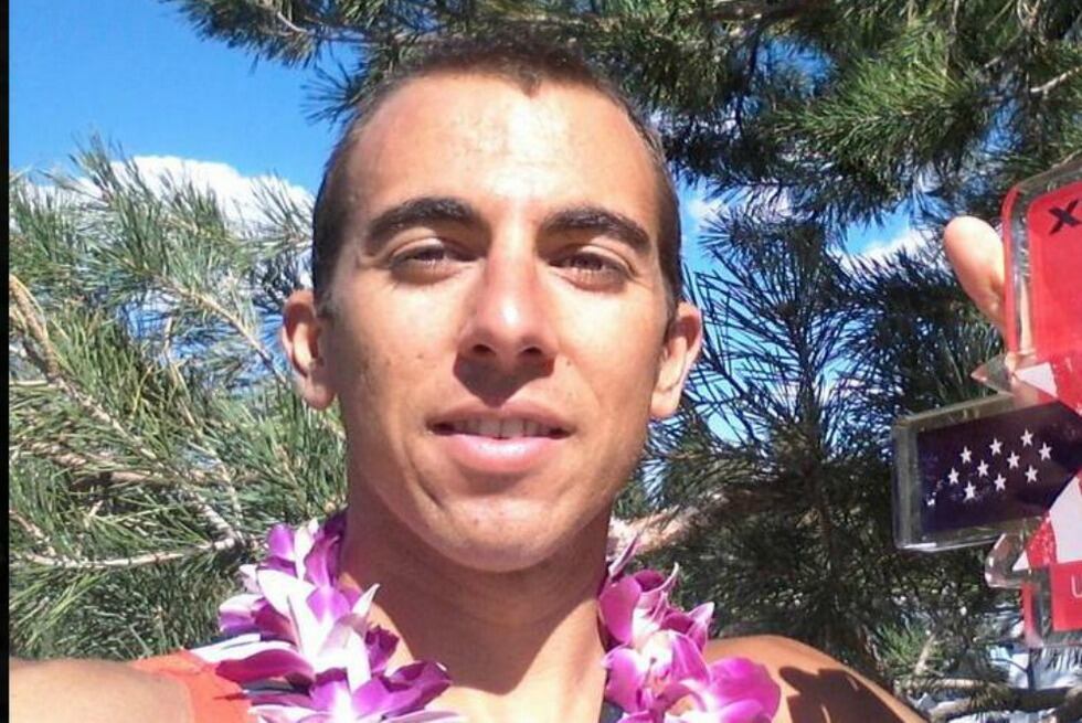 El triatleta Rubén Ruzafa tras cruzar la línea de meta en Hawai.