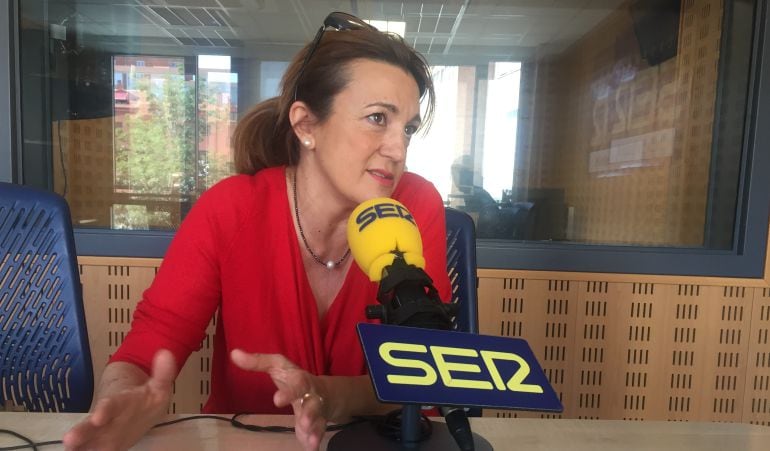 La candidata del PSOE, Soraya Rodríguez, en los estudios de la SER