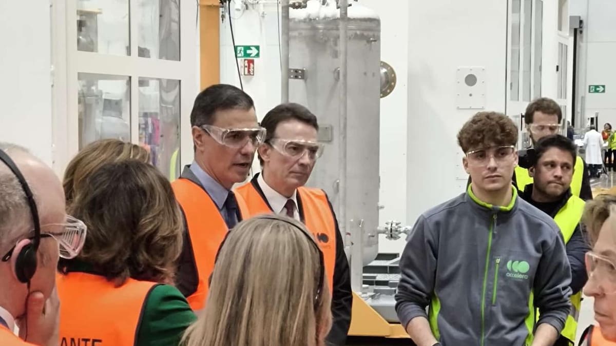 Pedro Sánchez visita la fábrica de electrolizadores de Cummins en Guadalajara