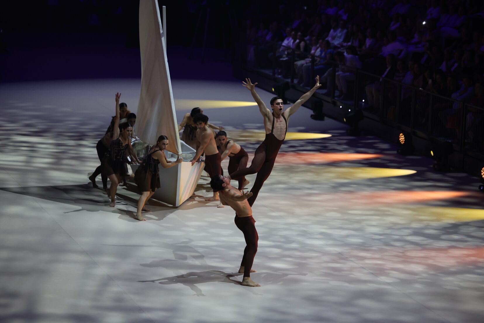 El Roig Arena acoge por primera vez la gala de elección de candidatas a Falleras Mayores de València