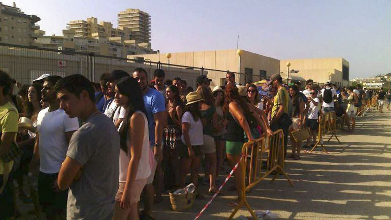 GRA318. VALENCIA, 06/07/2015.- Fotografía facilitada por el Ayuntamiento de Peñíscola de los jóvenes que se han presentado al casting de extras requeridos para el próximo rodaje en la localidad castellonense de Peñíscola, del éxito televisivo &quot;Juego de Tronos&quot;. EFE/ ***SOLO USO EDITORIAL***