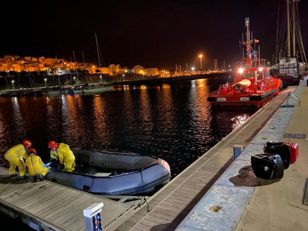 Embarcación neumática en la que viajaban 38 personas