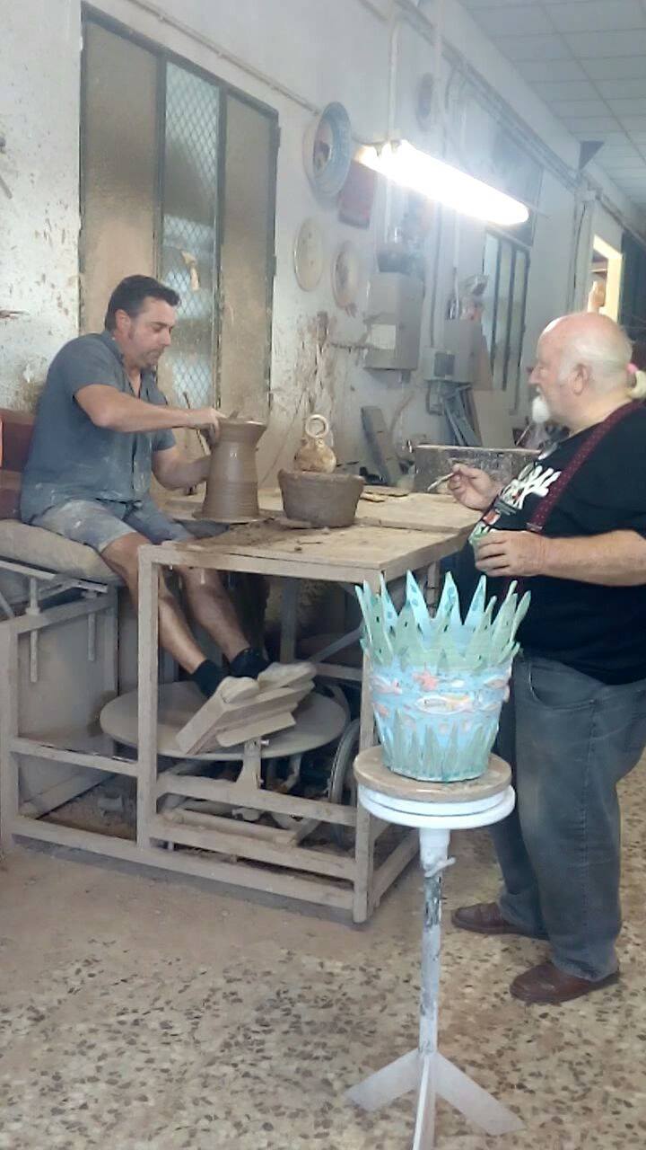 El maestro alfarero Martín Lario trabajando en sus torno(Foto de archivo)