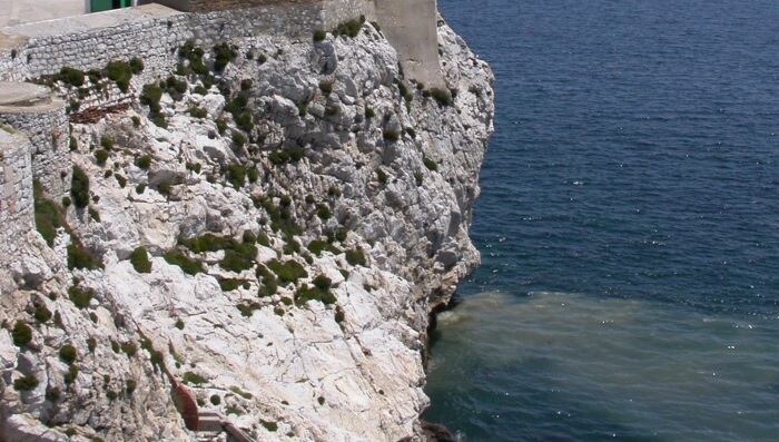 Punta Europa en Gibraltar con vertidos en el mar