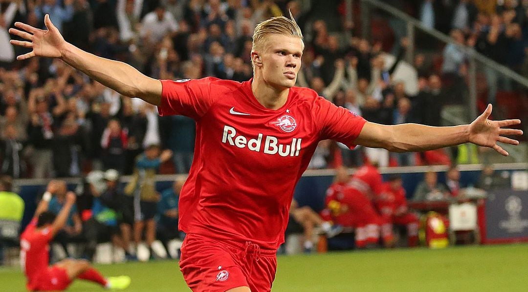 Erling Braut Håland celebra su &#039;hat-trick&#039; con el Red Bull Salzburg