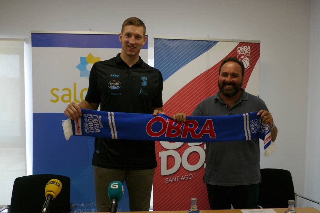 Maxime de Zeeuw, el día de su presentación como jugador del Monbus Obradoiro