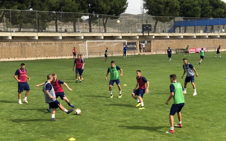 Los jugadores del Real Zaragoza se entrenan esta semana en la capital aragonesa