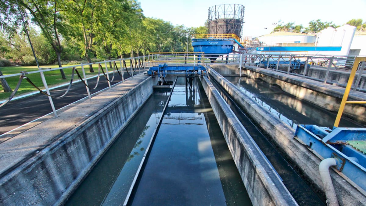 Francisco Rodríguez, alcalde de Dos Hermanas: "Para equilibrar las cuentas de EMASESA los técnicos nos dicen que hay que subir un 30% el agua, y queremos que sea a lo largo de dos años"