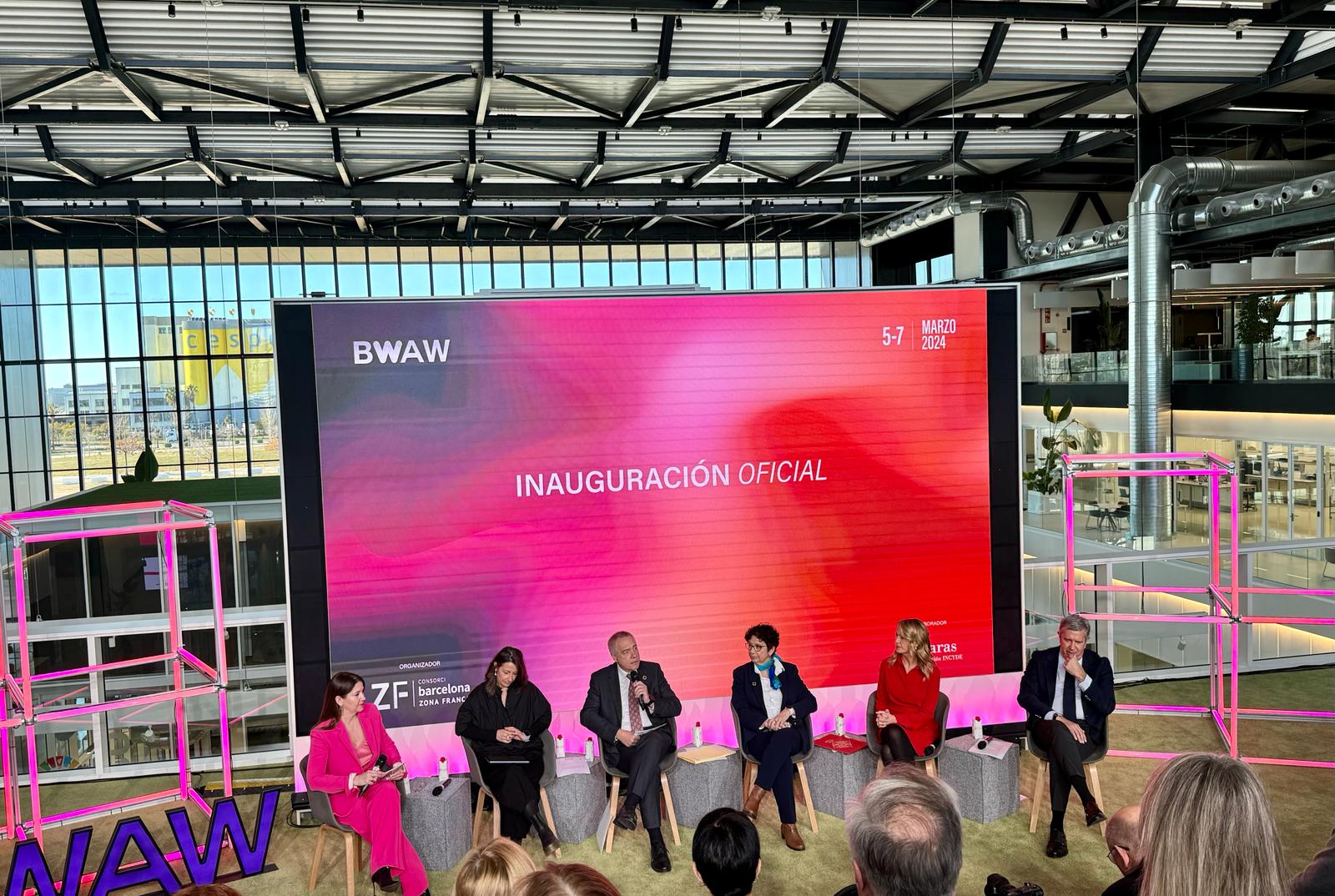 Blanca Sorigué, Georgina Oliva, Pere Navarro, Pilar Paneque, Maria Eugènia Gay i Javier Collado (d'esquerra a dreta) en l'acte inaugural de la BWAW.