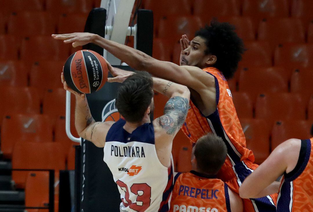 Imagen del primer partido de la serie disputado en La Fonteta