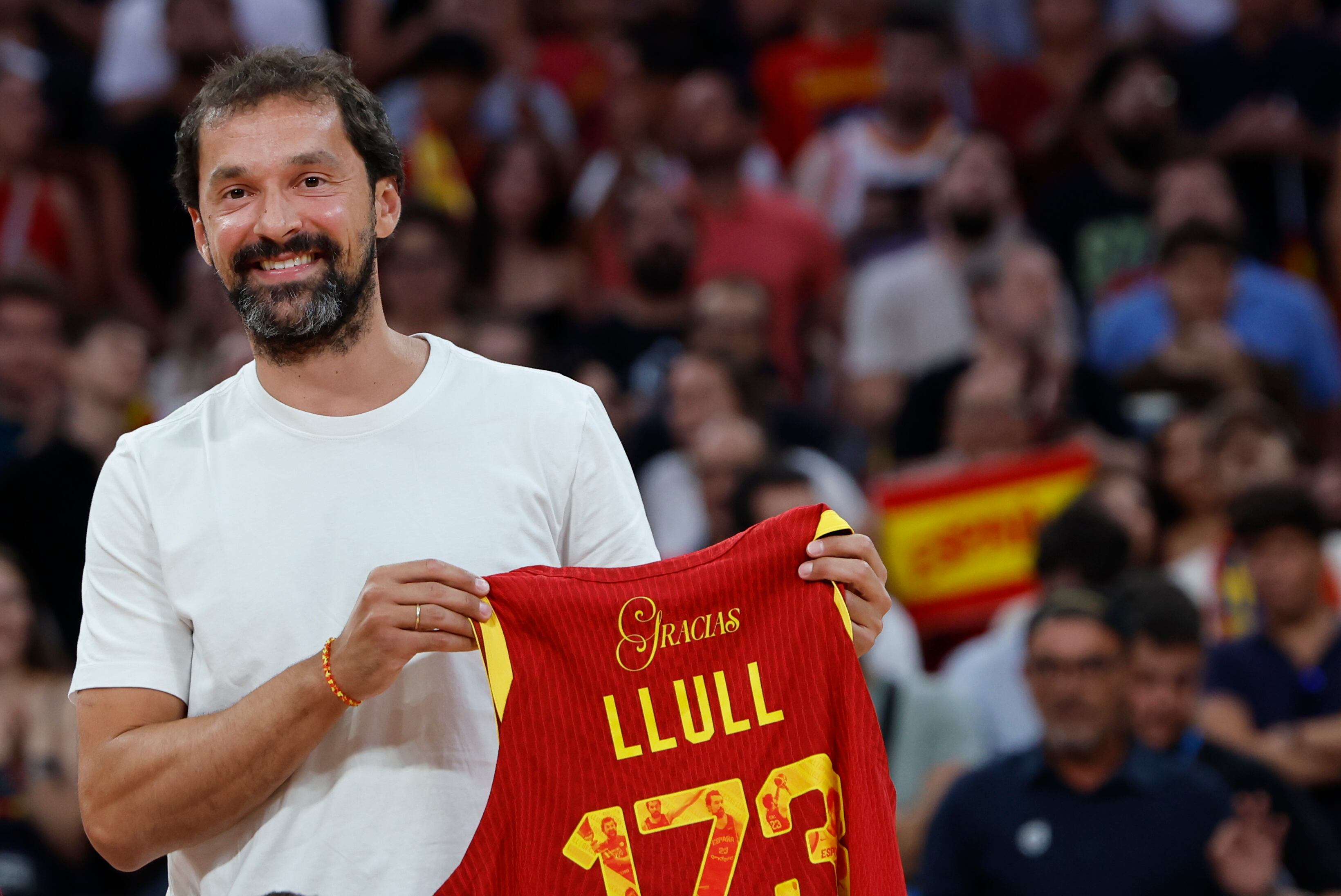 MADRID, 21/08/2025.- El exjugador de la selección española de baloncesto Sergio Llull, durante el homenaje recibido antes del partido amistoso ante Alemania que disputan este jueves en el Madrid Arena. EFE/Mariscal