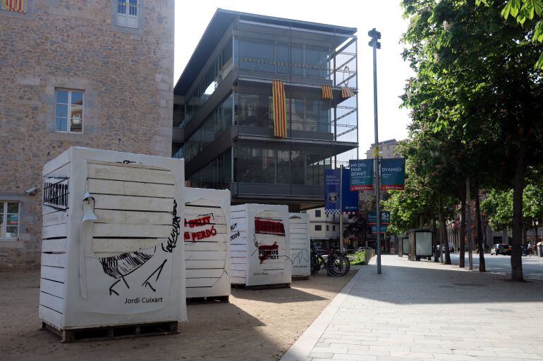 Les destrosses que van fer els encaputxats als "Tòtems per la Dignitat" de l'ANC.