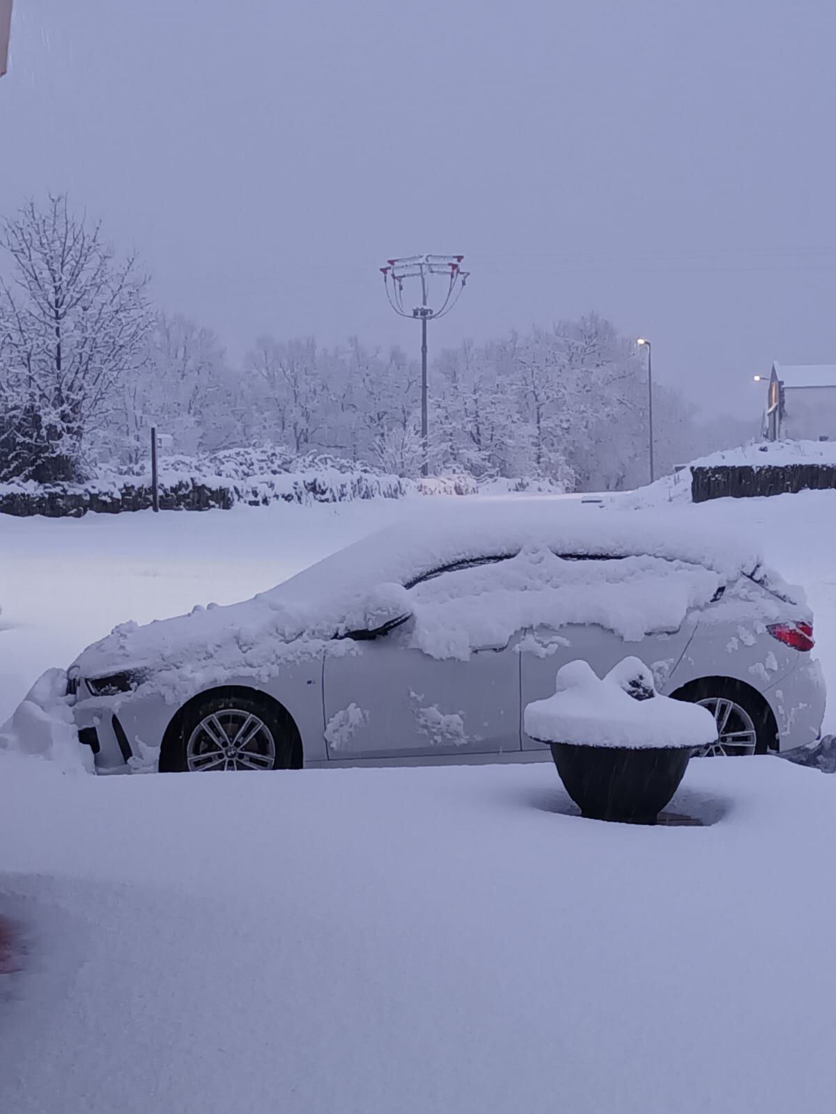 Imagen de la nevada caída sobre Linares de Riofrío este miércoles/SER