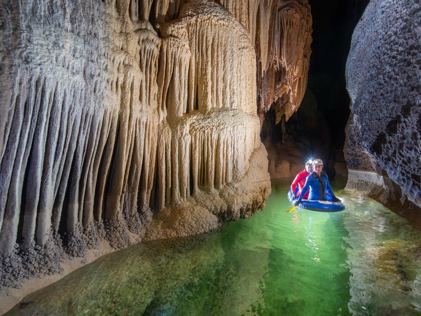 Navegación por los Lagos de Ojo Guareña