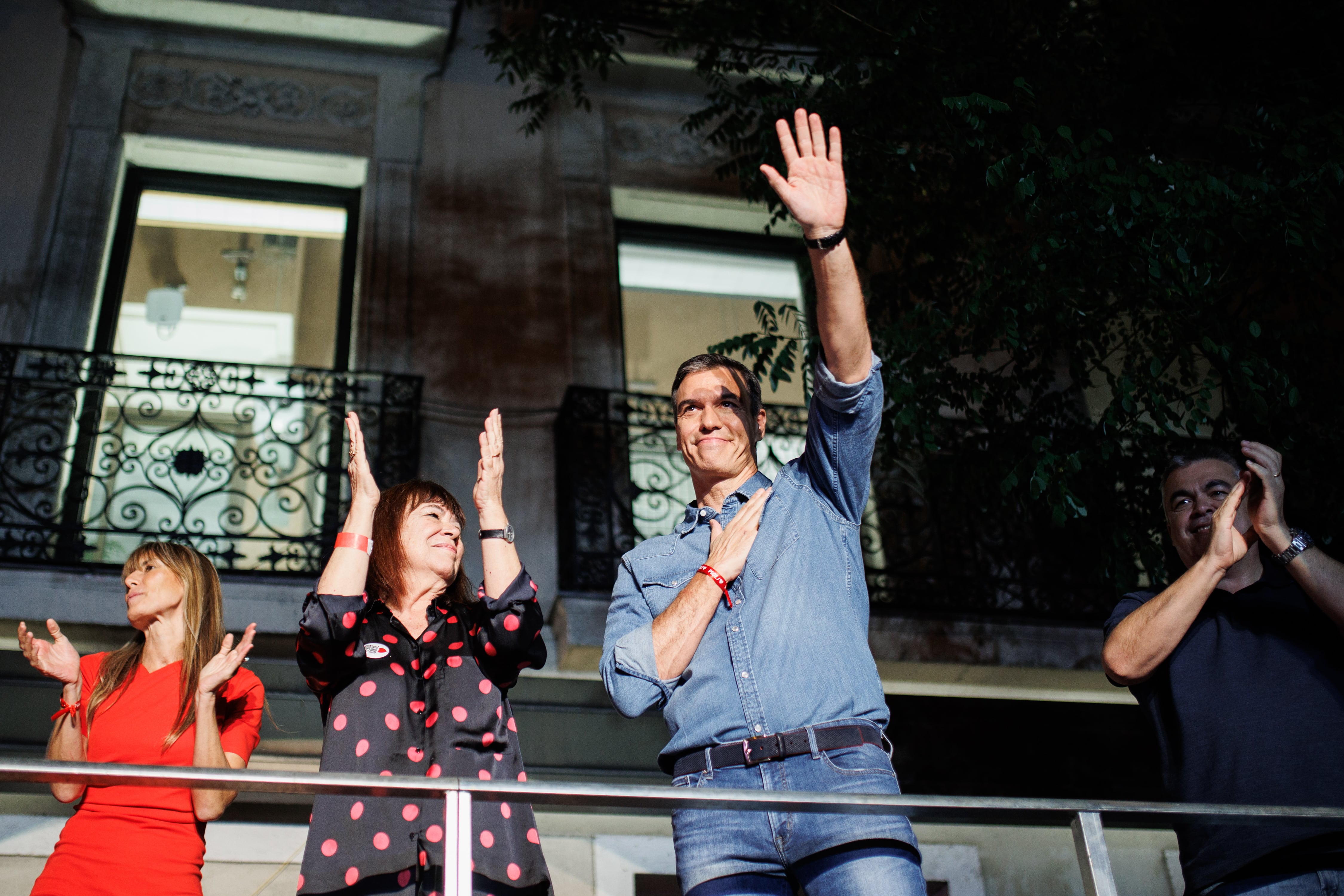 El presidente del Gobierno y candidato socialista Pedro Sánchez, agradeciendo a sus votantes los resultados obtenidos este domingo por el PSOE.