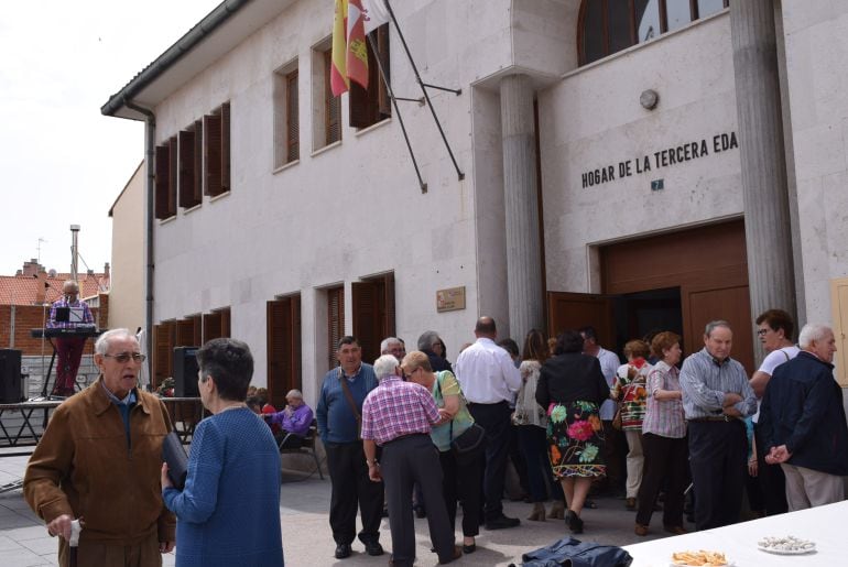 El Centro de Día Arco Pajarito acogerá una de las charlas y el baile de despedida